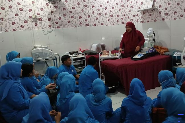 UMS Kirim Mahasiswa Ners Belajar Perawatan Luka Modern di Rumah Perawatan Luka Cibitung